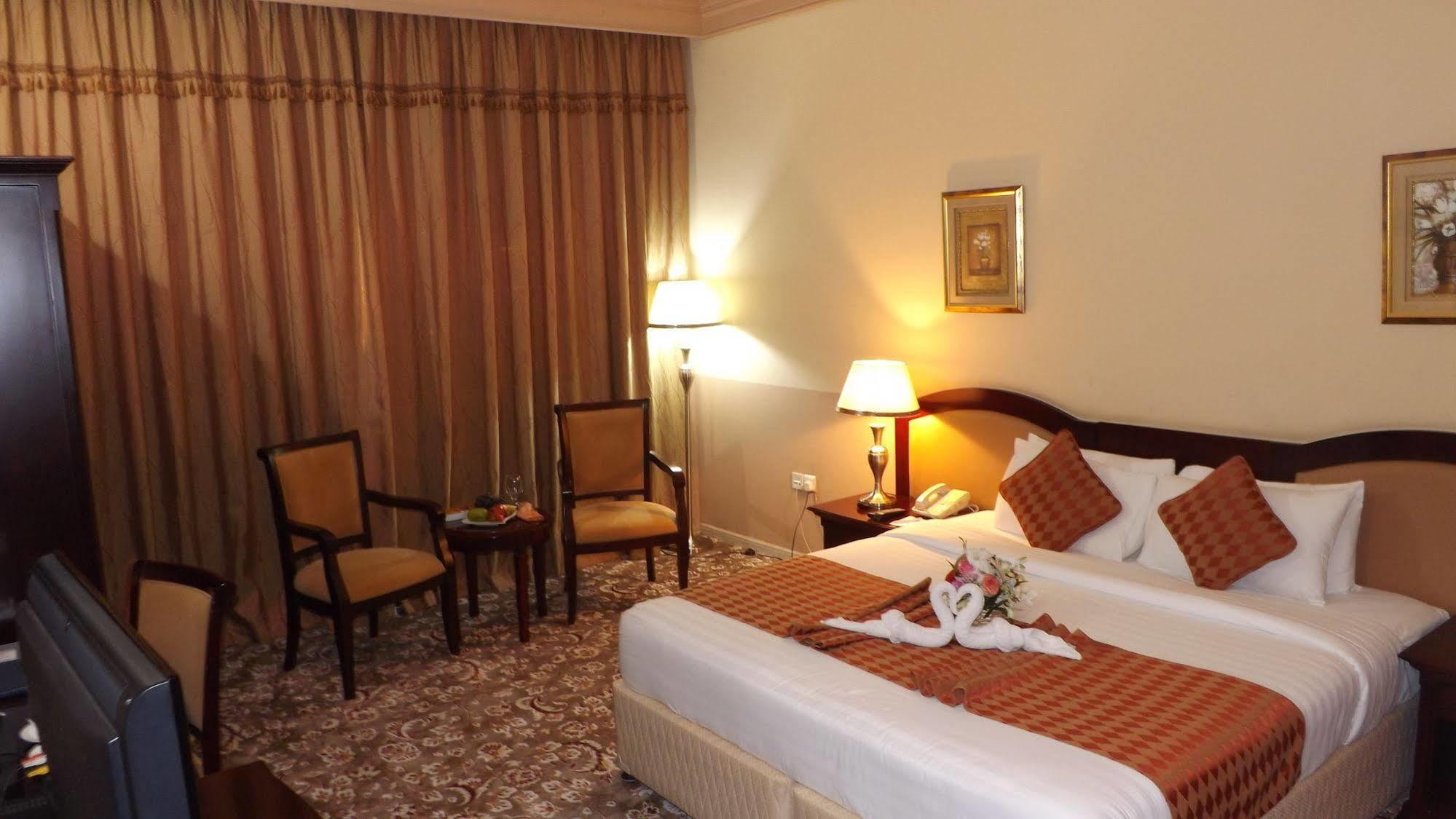 City Hotel Ras al-Khaimah Esterno foto