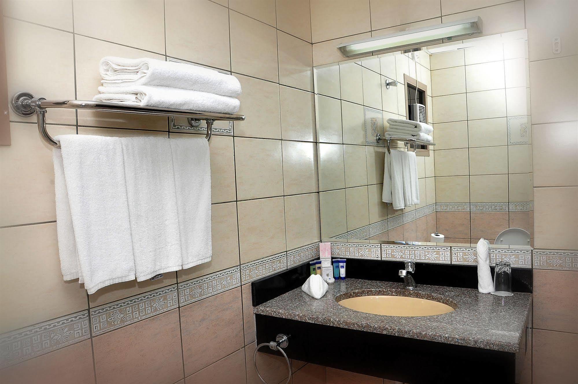 City Hotel Ras al-Khaimah Esterno foto